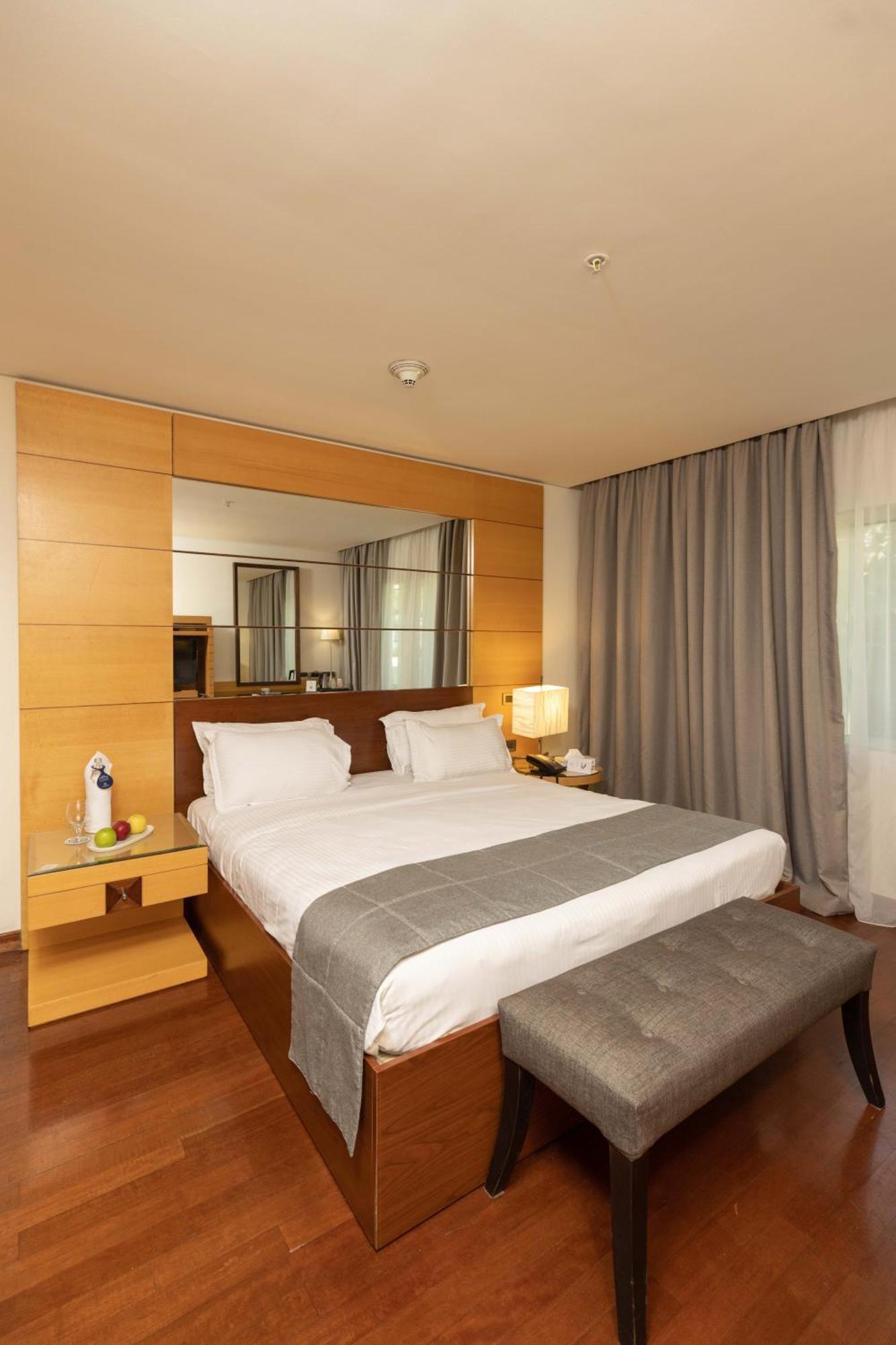 Coral Beach Hotel And Resort Бейрут Екстериор снимка