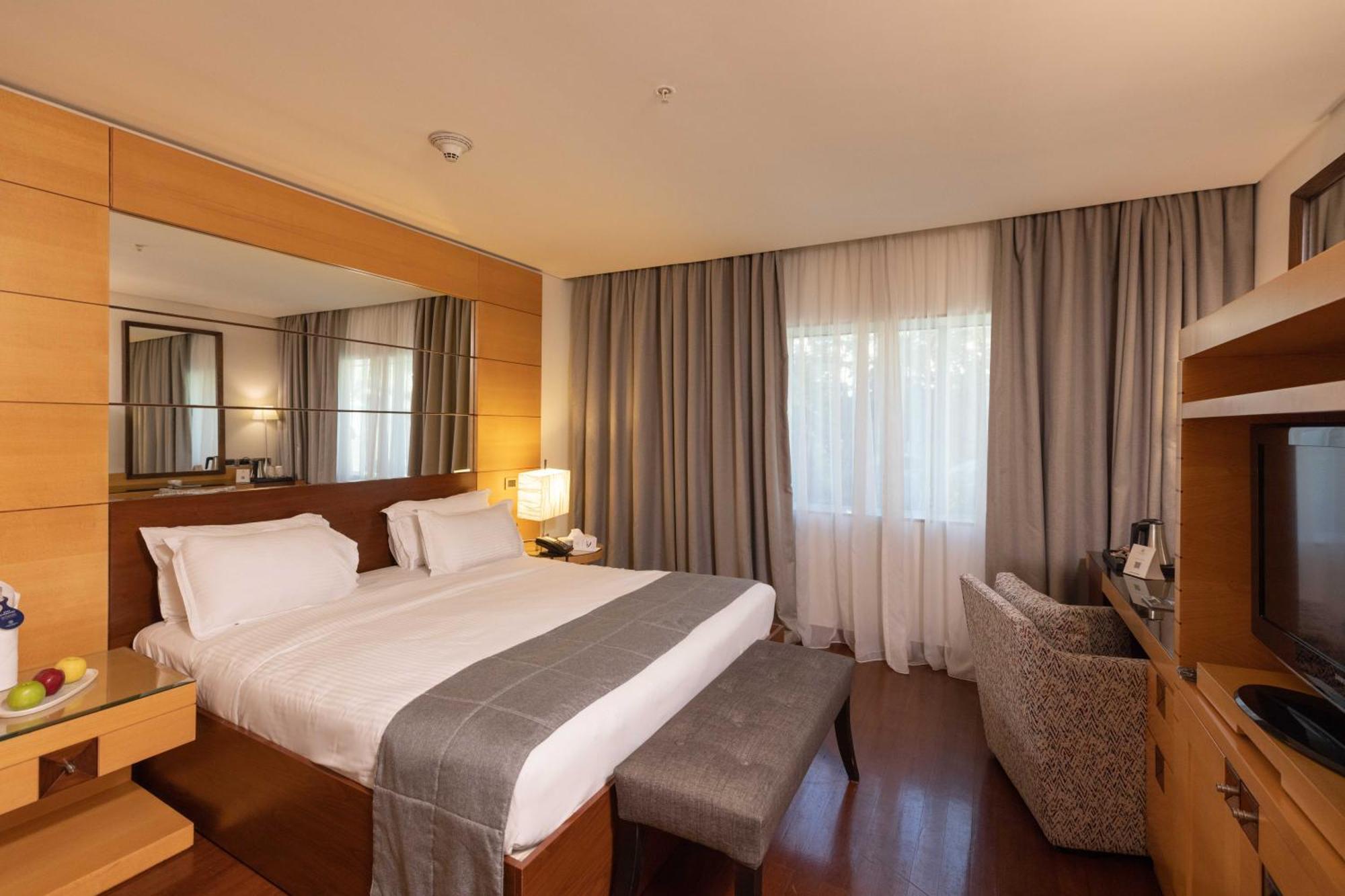 Coral Beach Hotel And Resort Бейрут Екстериор снимка