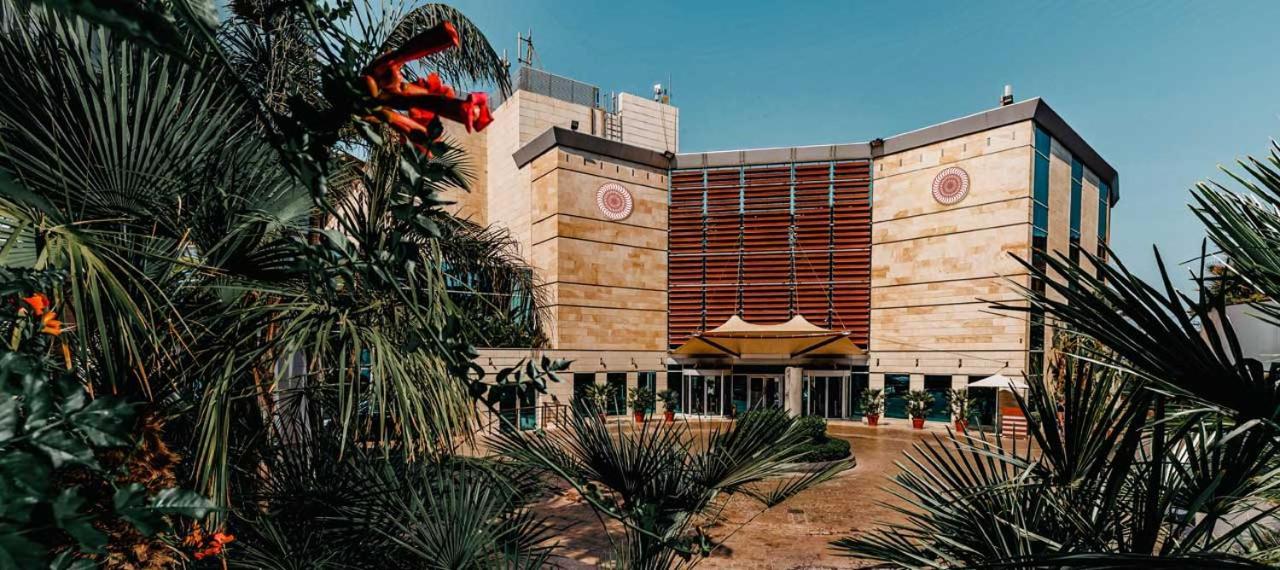 Coral Beach Hotel And Resort Бейрут Екстериор снимка