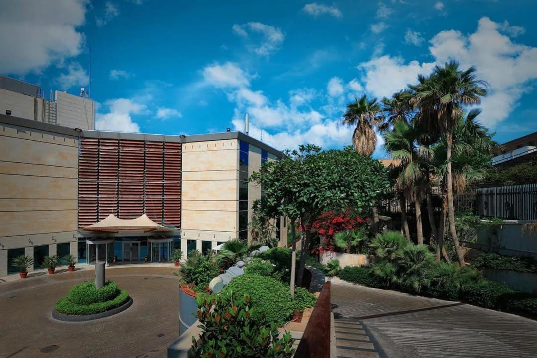 Coral Beach Hotel And Resort Бейрут Екстериор снимка