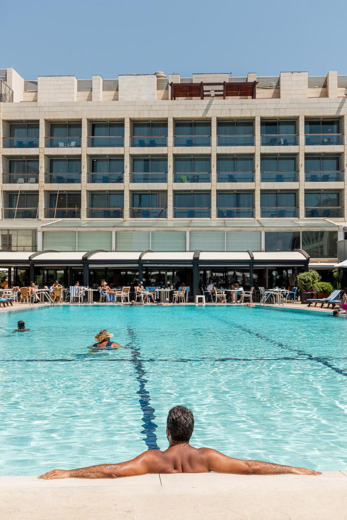 Coral Beach Hotel And Resort Бейрут Екстериор снимка