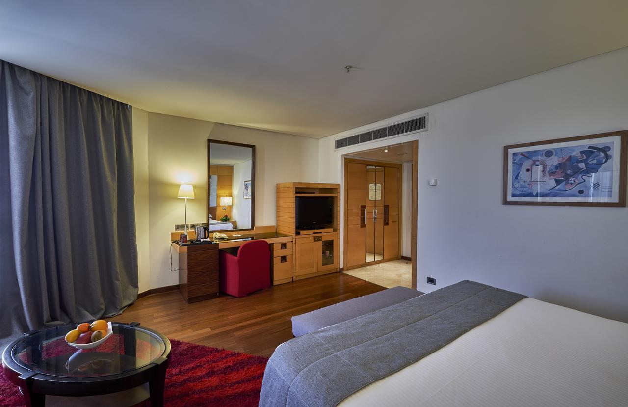 Coral Beach Hotel And Resort Бейрут Екстериор снимка